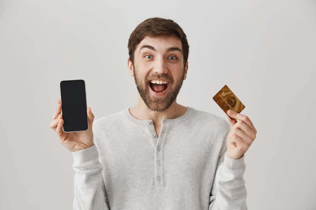 Felicidade e empolgação com o seu bem-estar impactado pelas Finanças Pessoais.