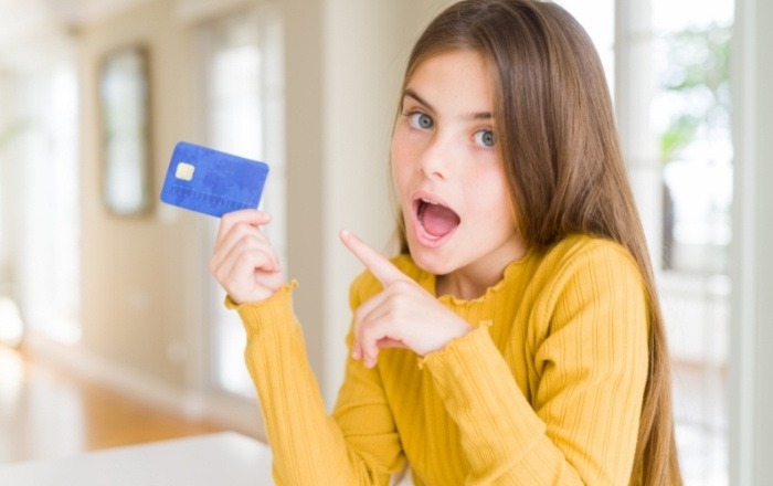 Cartão de crédito para menor de 18 existe? Saiba como funciona!