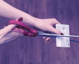 É possível usar cartão vencido? Saiba o que fazer!