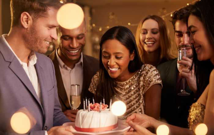 Mensagens de aniversário para amigo(a): 65 melhores de 2025 [+bônus]
