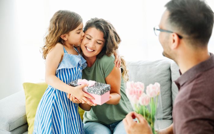 Como presentear a esposa no Dia das Mães? Veja 8 sugestões de presentes!